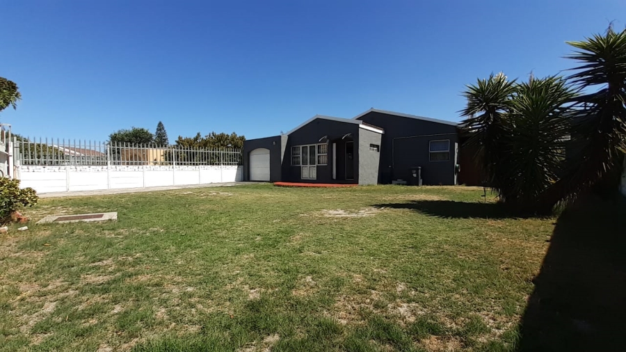 4 Bedroom Property for Sale in Wetton Western Cape